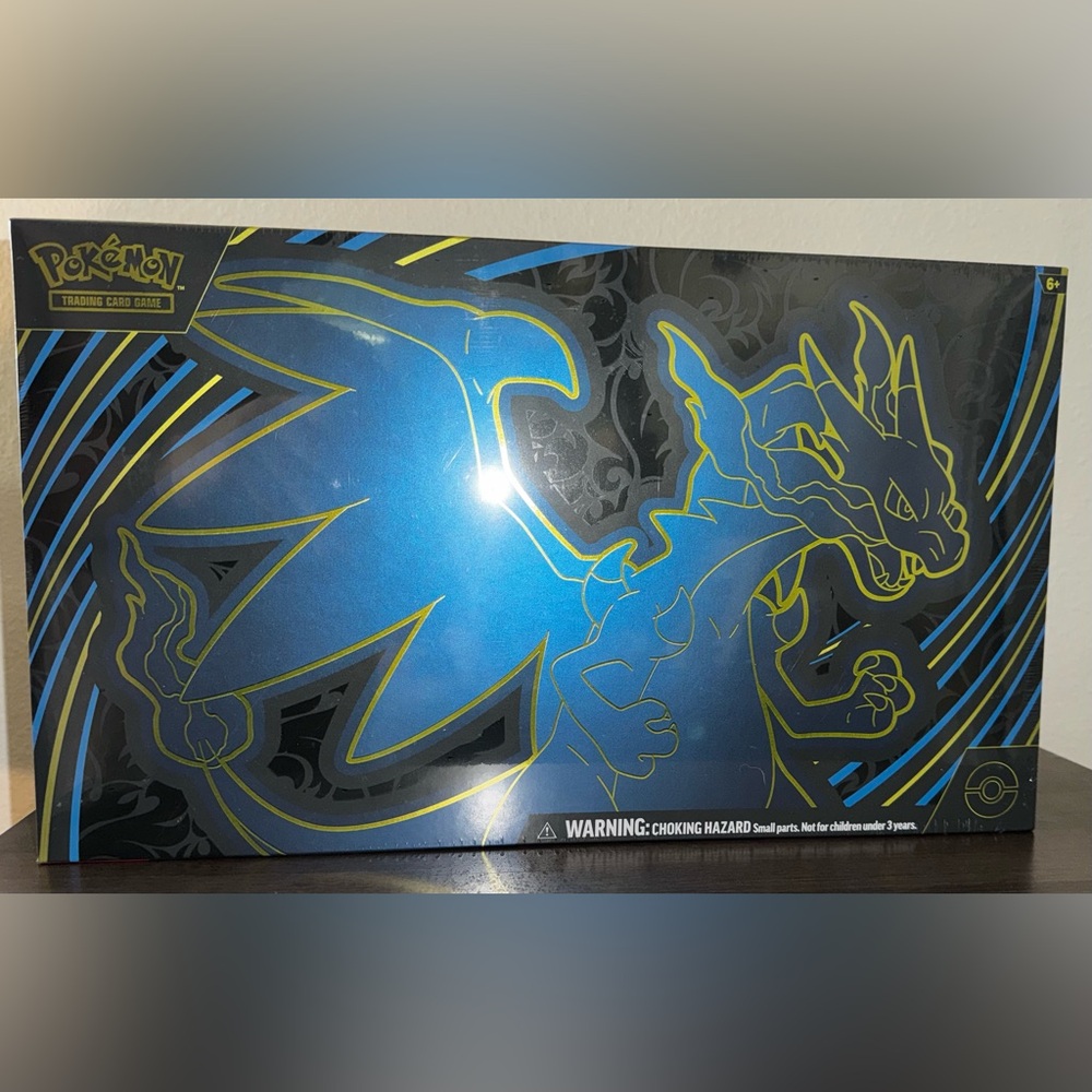 MEGA CHARIZARD X eX
ULTRA-PREMIUM COLLECTION